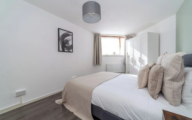 Spacious 4 bed flat in Chelsea