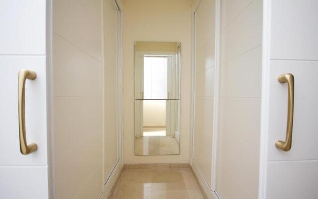 Spacious two bedroom apartment 1012