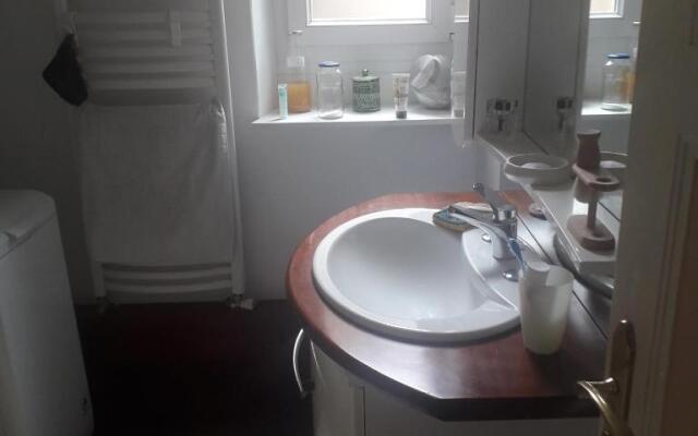 Petite chambre meublée au cœur de ville - chez l'habitant