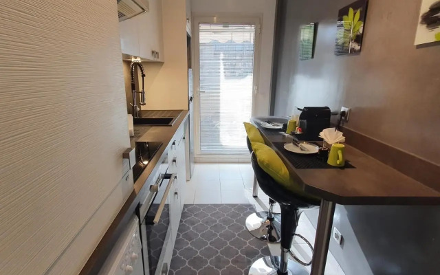 Melodie Garage Gratuit (Adults Only)