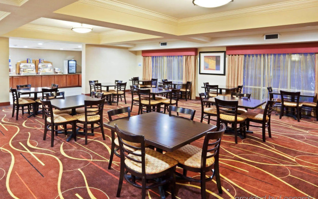 Holiday Inn Express Suites Sumner by IHG