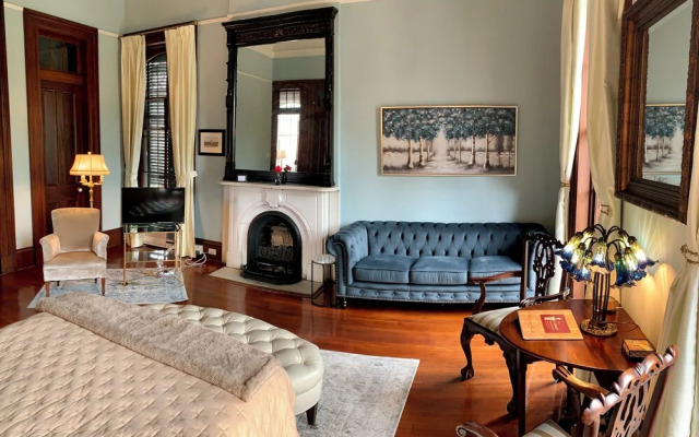 French Quarter Lanaux Mansion B & B