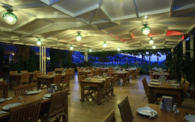 Catamaran Hotel