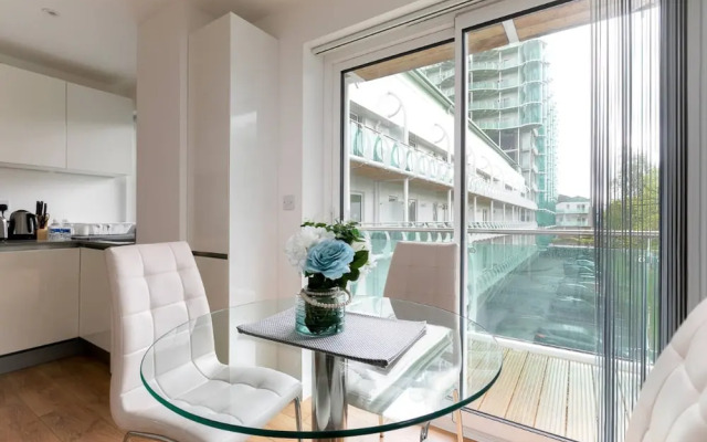 Skyvillion 1bed Enfield Flat W Balcony & Parking