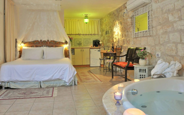 Pina Balev Inn