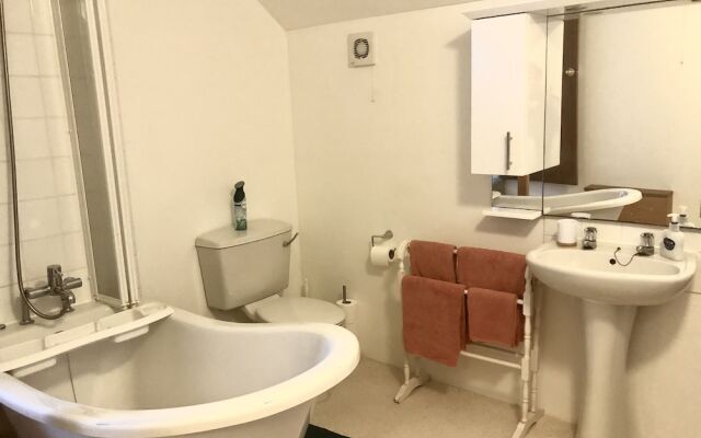 Quirky Loft Apartment in Paignton With sea Views