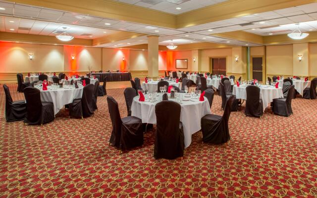 Crowne Plaza Cleveland Airport by IHG