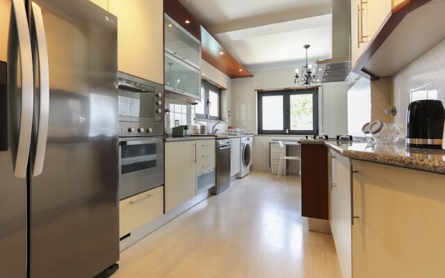 Parede Villa With Pool by Homing