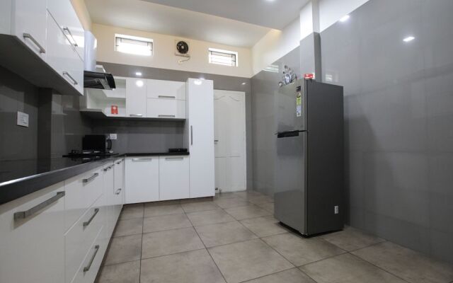 OYO 13659 Home Modern 2 BHK Edapally
