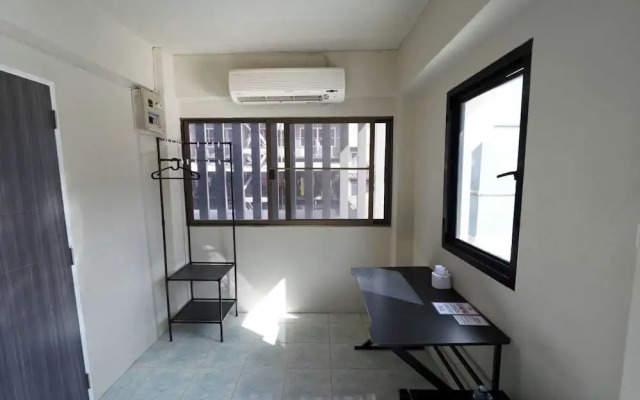 RQ Bangkok Huai Khwang by Collection O