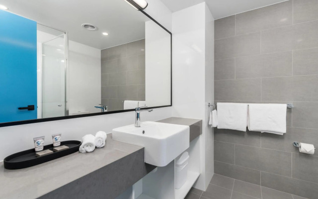 Thornton Executive Hotel