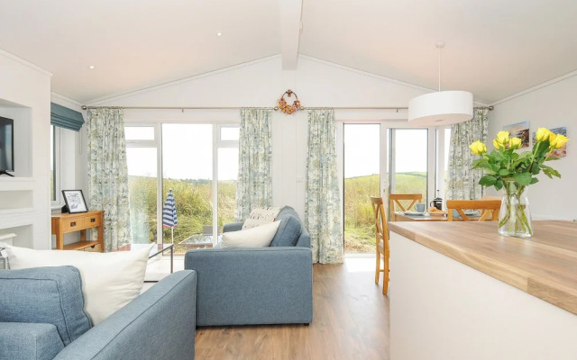 Midway Lodge