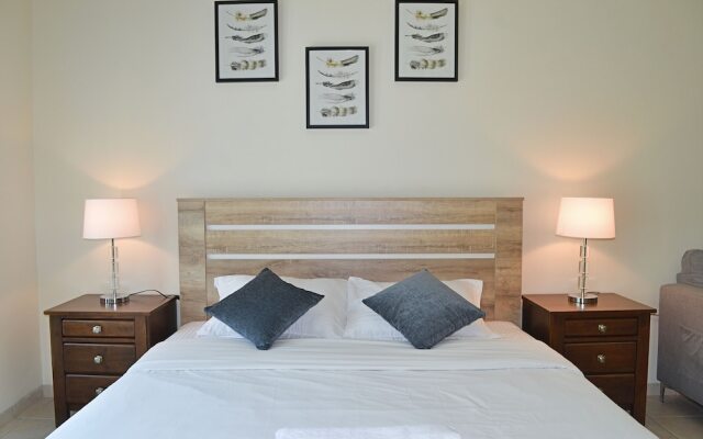 NMR - New Spacious Studio flat