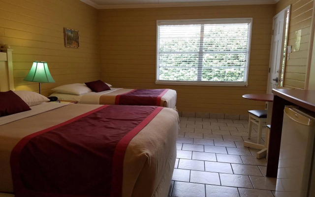 Lakeside Inn and Cafe