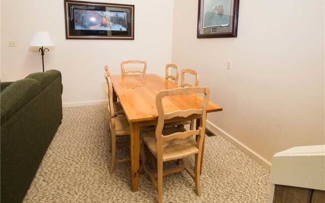 Three Kings Condo Near the Lifts by RedAwning