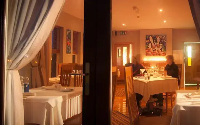 Roadford House Restaurant & Accommodation