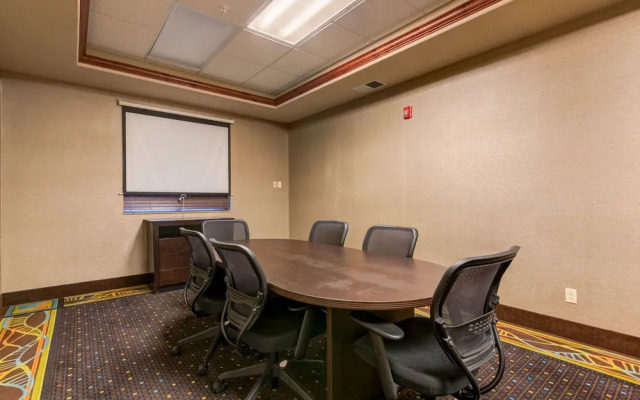 Comfort Inn & Suites
