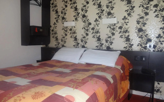 Rev'Hotel Coignières