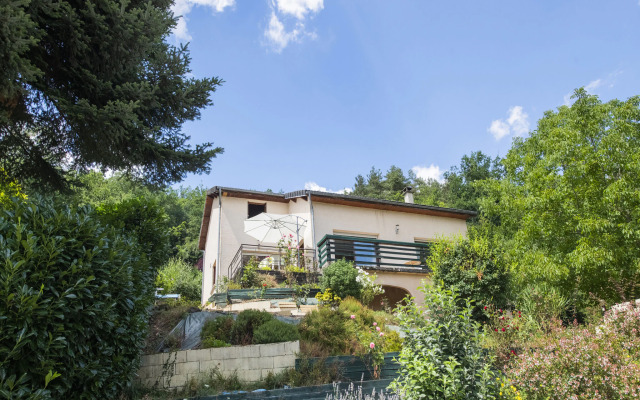Inviting Holiday Home in Miremont With Garden