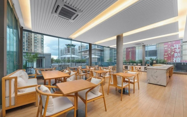 Lw International Hotel