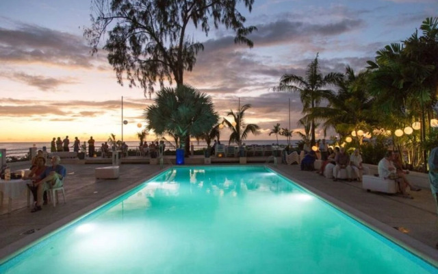 Sungazer - Holetown Apt & Beach Club on West Coast