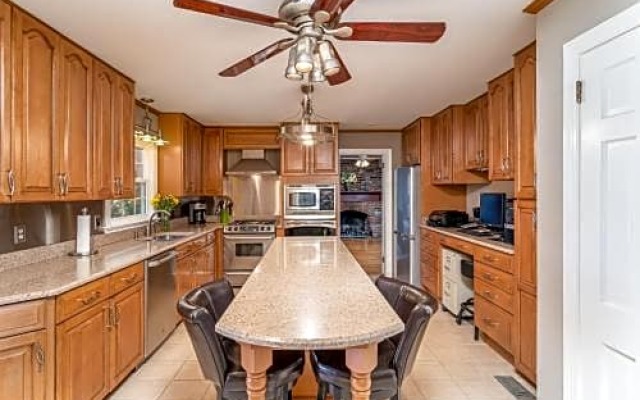 Colonial Gardens Bed & Breakfast