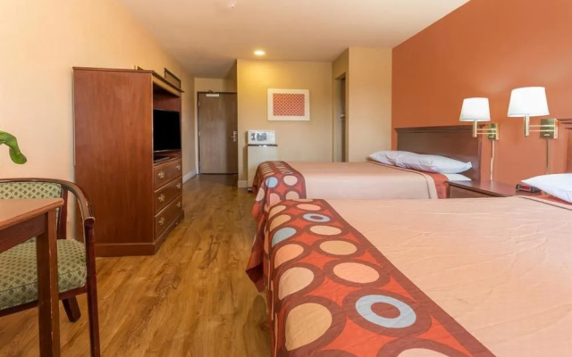 Super 8 By Wyndham Dixon/Uc Davis