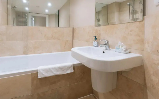 Gorgeous & Centrally Located 2BD Flat, Manchester!