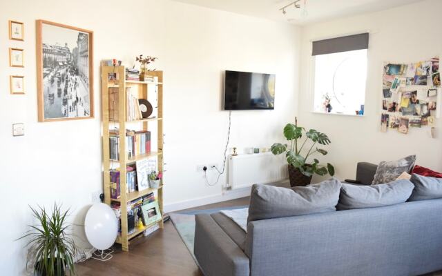 Homely 1 Bedroom Southwark Flat With Balcony