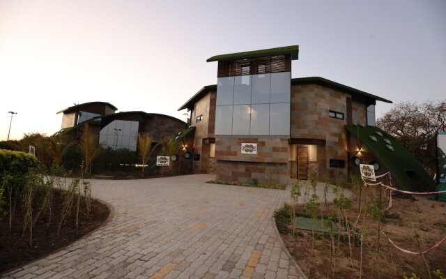 Neonz Resort & Club