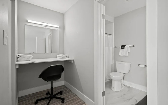 A Unique 2BR 2BA Stay