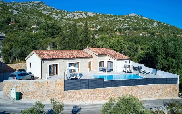 Amazing Villa With Pool