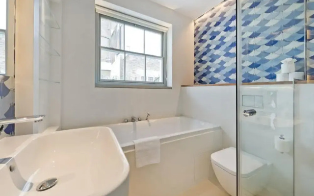 Amazing South Kensington Mews House by Underthedoormat