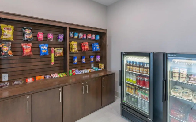 Holiday Inn Express & Suites Columbus - Worthington by IHG