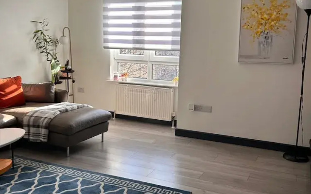 Modern Apartment-sleeps6-parking-seft Check in