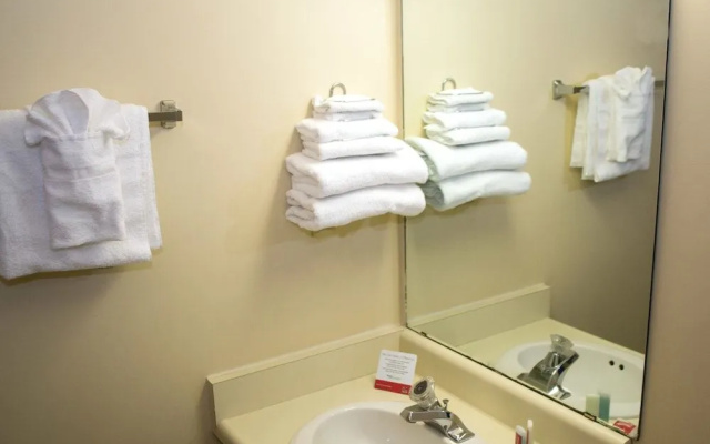 Econo Lodge North