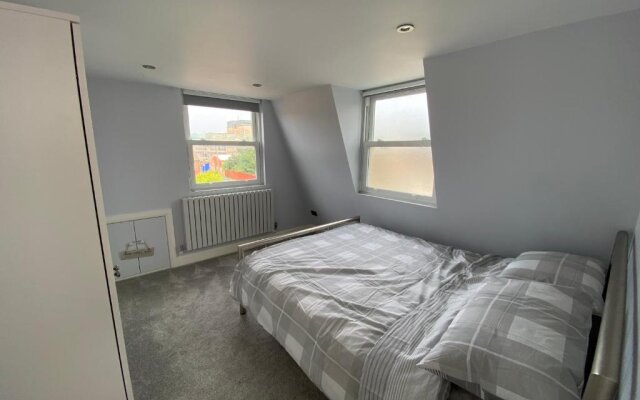 3 bed Apartment in Colliers Wood