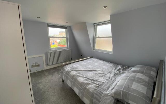 3 bed Apartment in Colliers Wood