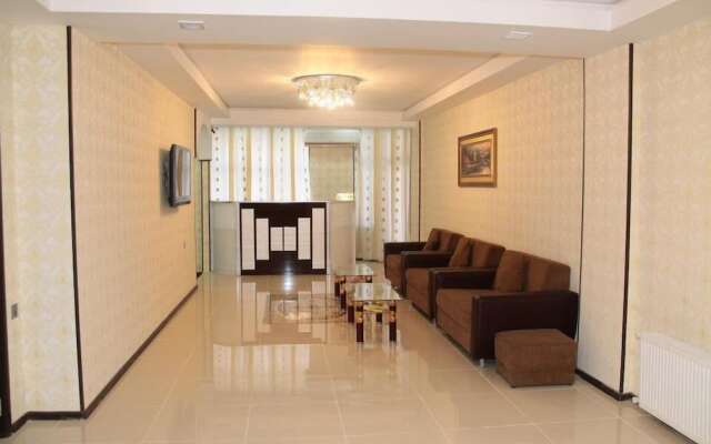 Avand Hotel