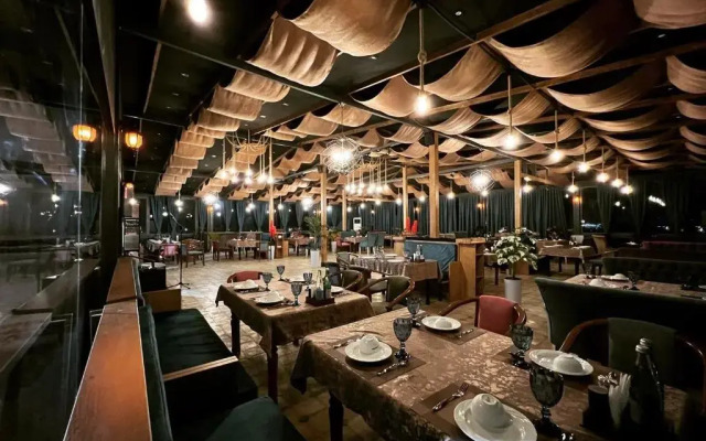 Almaz Plaza Hotel