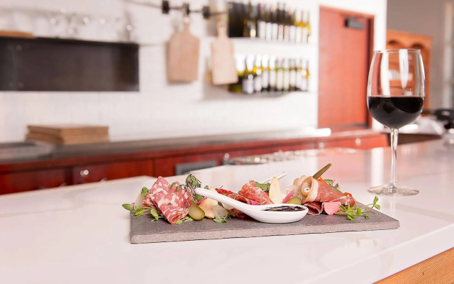 Coast Canmore Hotel & Conference Centre