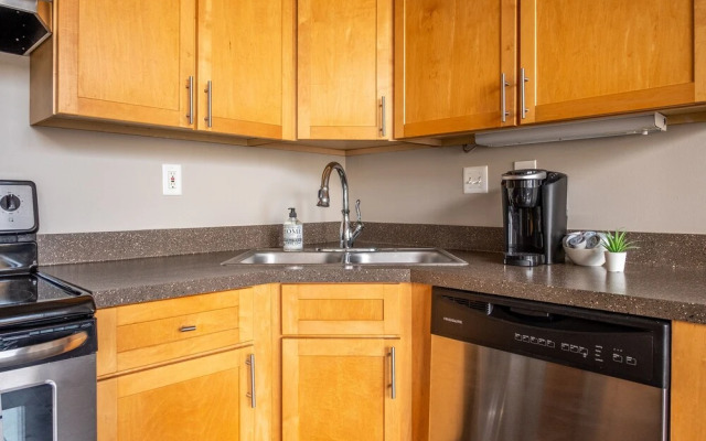 FRONTDESK East 8 Loft Apts Downtown Cincinnati