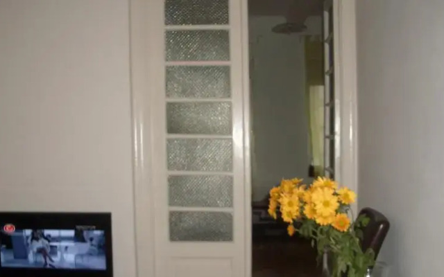 Petit Paris Hostel