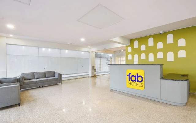 Fabhotel Black Pepper