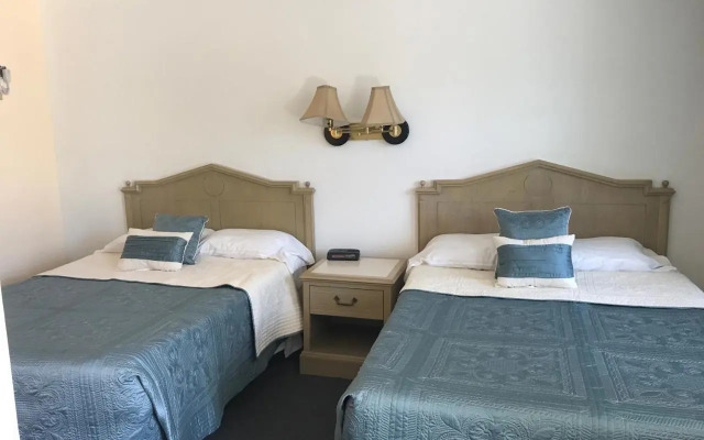 Cape Harbor Motor Inn