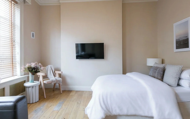 Charming London City Apartment