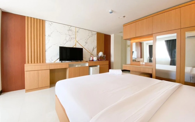 Homey And Strategic Studio (No Kitchen) At Sentraland Semarang Apartment