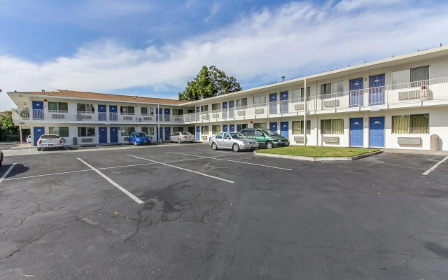 Super 8 by Wyndham Santa Clara