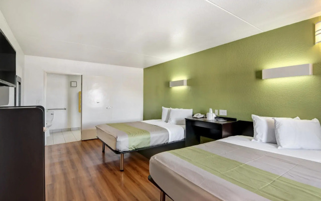 Motel 6 Dallas, TX - Forest Lane