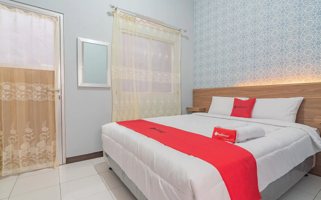 RedDoorz near Alun-Alun Garut